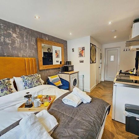 Cobblestone Studio By Fortuna Property Cheltenham Exterior photo