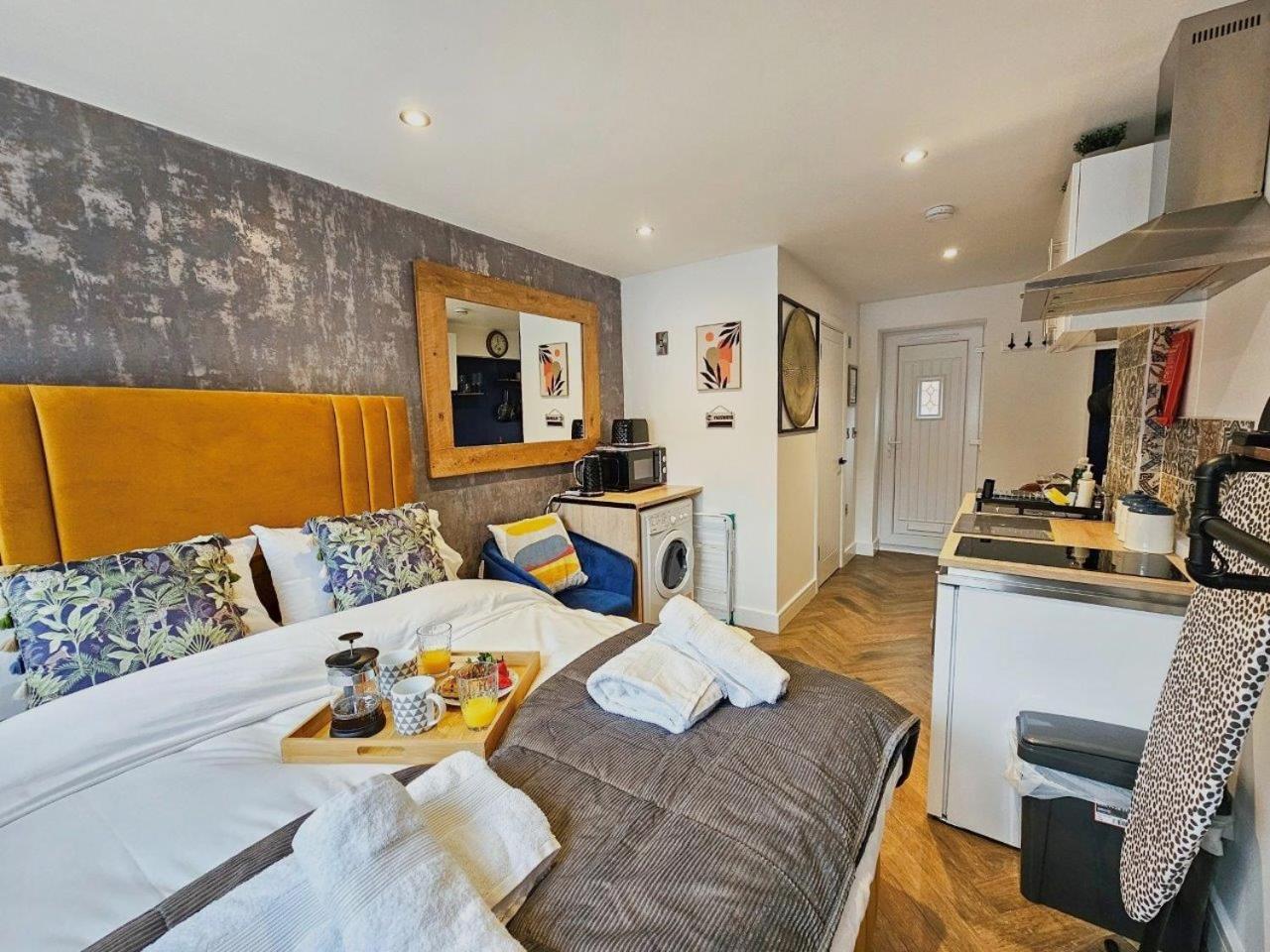 Cobblestone Studio By Fortuna Property Cheltenham Exterior photo